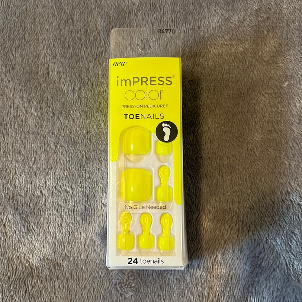 Neon yellow imPRESS press on pedicure